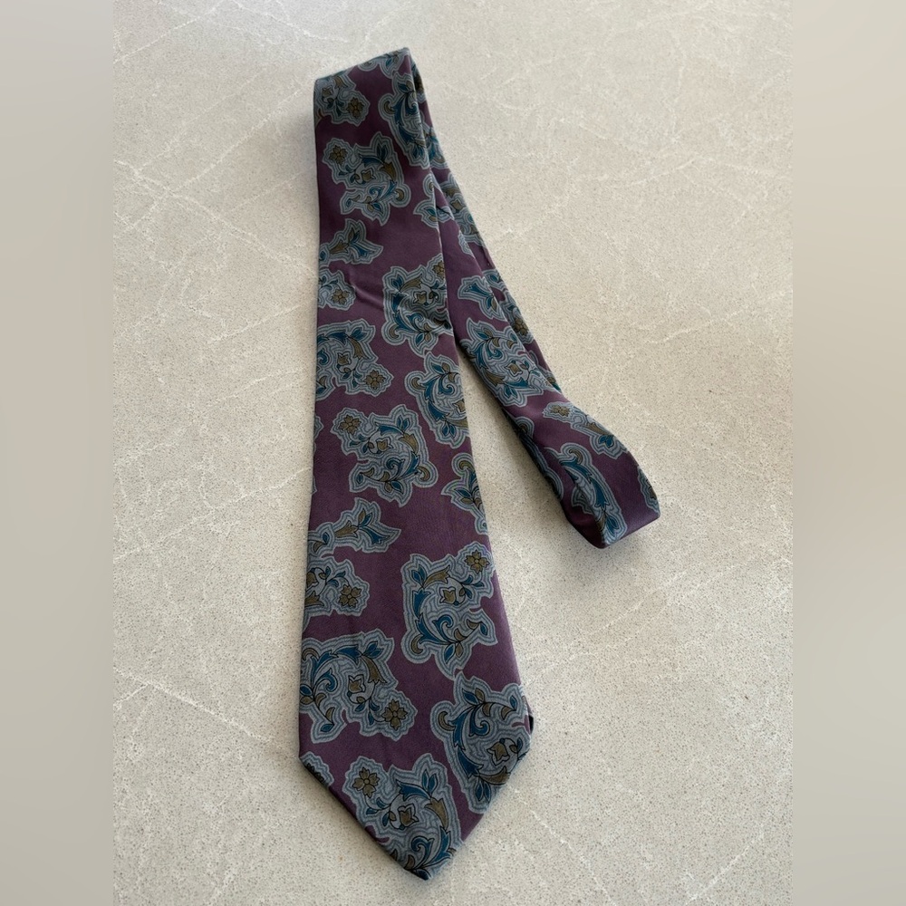 Eaton Paisley Men's Vintage 100% Silk Tie Purple Blue Made in Canada Classic
